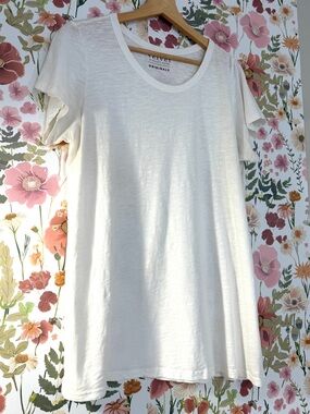 Velvet by Graham & Spencer White Short Sleeve Crewneck Tee